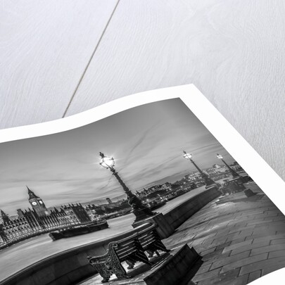 Thames promenade, London by Assaf Frank